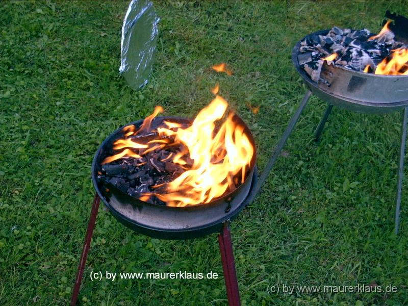 Kirchhain_2004.JPG - Grill in Flammen